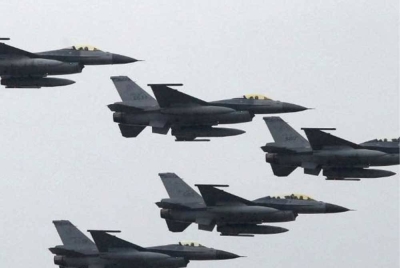 Taipei mendakwa Beijing mengerahkan kira-kira 71 pesawat pejuang pada akhir minggu lalu. - Foto Agensi