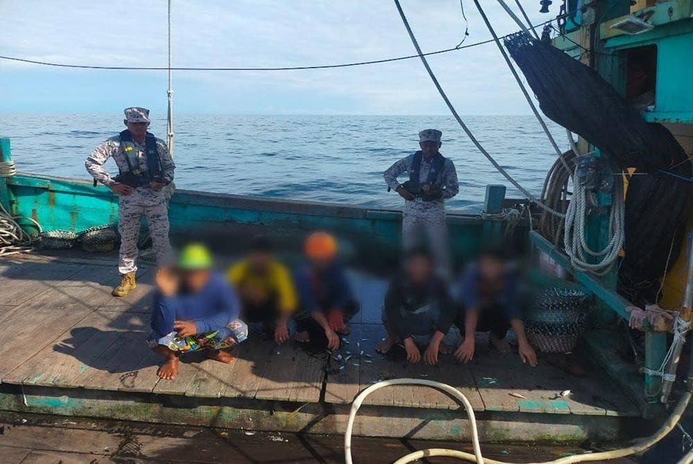 Lima daripada 10 nelayan warga asing yang ditahan.