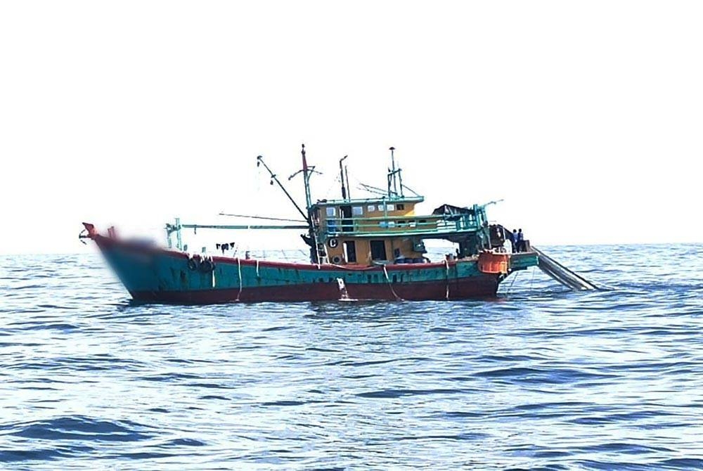 Bot nelayan tempatan yang ditahan dalam Op Tanjung oleh Maritim Malaysia Pulau Pinang pada 22 Disember lalu.