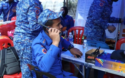 Pegawai Pertahanan Awam Daerah Hulu Selangor, Helmi Usman turut berkomunikasi menggunakan sistem komunikasi radio ketika bertugas di Batang Kali.