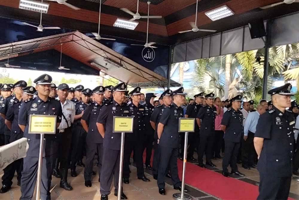 Anggota dan pegawai yang hadir pada Perhimpunan Bulanan di Ibu Pejabat Polis Kontinjen (IPK) Kelantan, di sini pada Rabu.