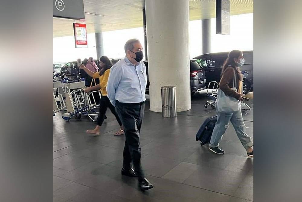 Anthony melakukan pemeriksaan mengejut di Lapangan Terbang Antarabangsa Kuala Lumpur (KLIA) 2.