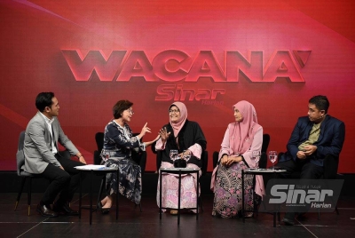 Dari kiri: Ismail, Dr Adeeba, Dr Rafidah, Dr Anita dan Dr Irwan semasa Wacana Sinar edisi ke-375 yang bertajuk PrEP: Tanggungjawab, Pencegahan Penyakit HIV yang disiarkan di platform Sinar Harian pada Selasa.