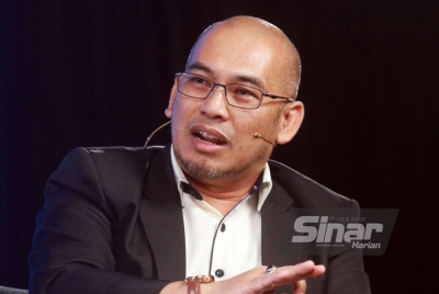 Mohd Effendy ketika menjadi panelis Program Sinar Live bertajuk ‘Akta pekerja: Majikan pening, staf bersorak’ yang berlangsung di Kompleks Karangkraf, Shah Alam pada Rabu.