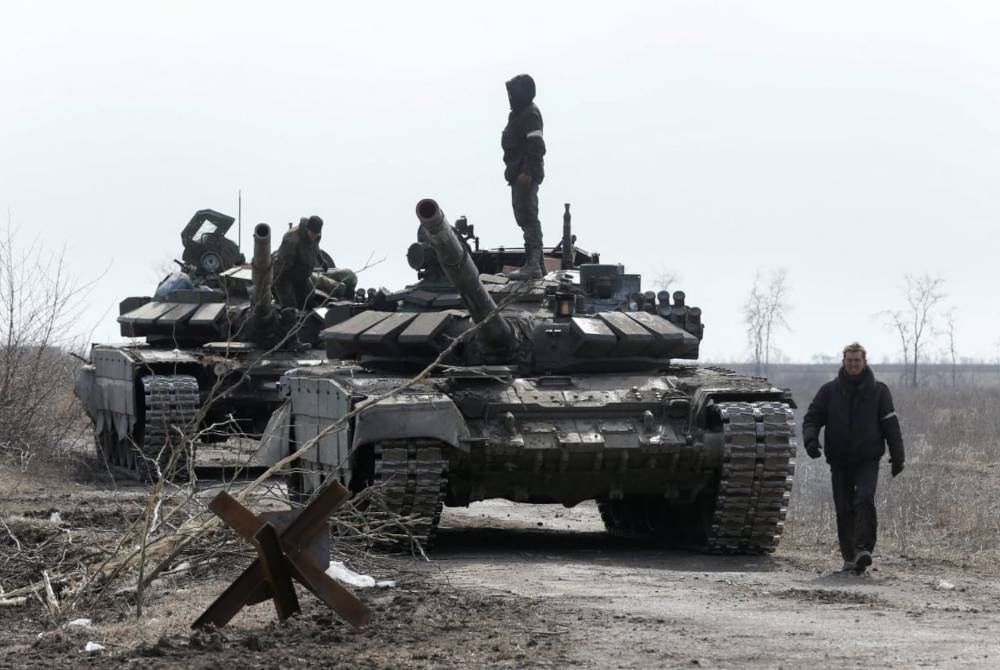 La photo montre des soldats pro-russes à Marioupol, en Ukraine.  -Photo Reuters