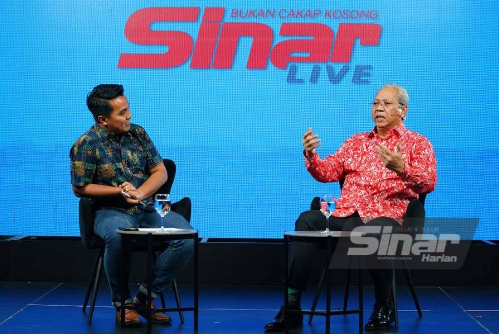 Program Sinar Live bersama moderator, Hazwan Mokhtar dan Annuar (kanan) yang berlangsung di Kompleks Kumpulan Karangkraf pada Khamis. - FOTO SINAR HARIAN/ MOHD HALIM ABDUL WAHID