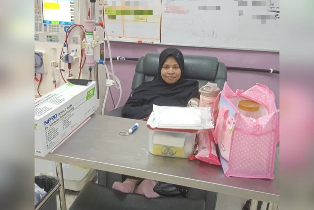 Nur Syarfa Alia suit un traitement de dialyse qui doit être effectué trois fois par semaine.