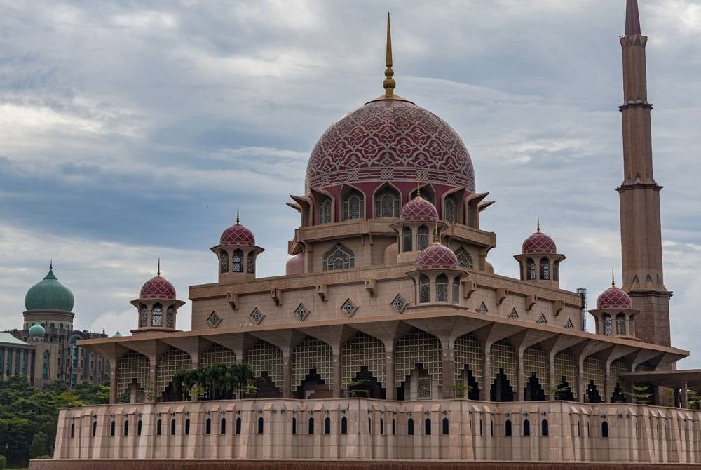 Program Munajat Ambang Tahun Baharu 2023 diadakan di Masjid Putra, Putrajaya esok. - Foto: 123RF
