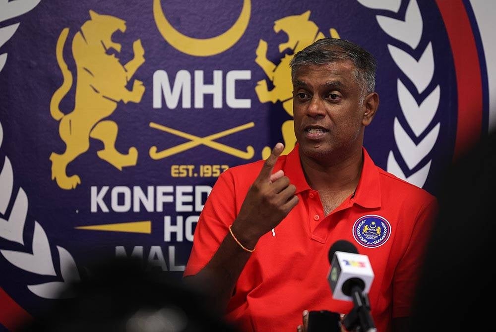 Arul ketika sidang media mengenai pengumuman skuad hoki lelaki ke Piala Dunia Hoki Lelaki 2023 di Bilik Mesyuarat Stadium Hoki Bukit Jalil pada Khamis. - Foto Bernama