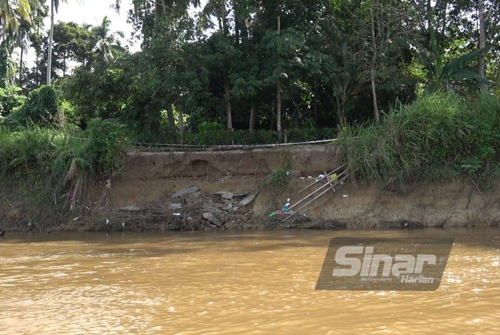 L'érosion des berges de la rivière Pahang a endommagé la route alternative de Kampung Padang Rumbia.