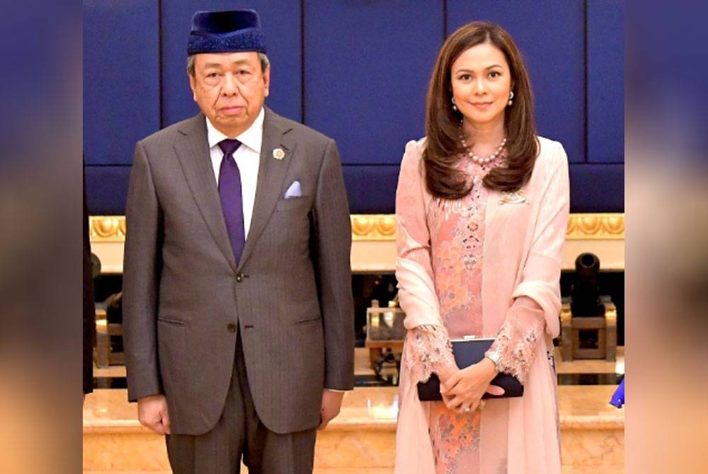 Le sultan Sharafuddin et Tengku Permaisuri Norashikin ont ordonné que chaque membre de la communauté mette de côté ses convictions politiques en conjonction avec la nouvelle année 2023. - Photo FB Selangor Royal Office
