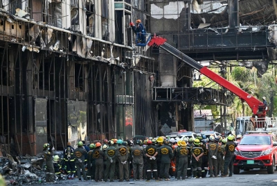 Hotel kasino Grand Diamond City di Poipet, Wilayah Banteay Meanchey, Kemboja terbakar pada 11.30 malam (waktu tempatan) Rabu. - Foto AFP