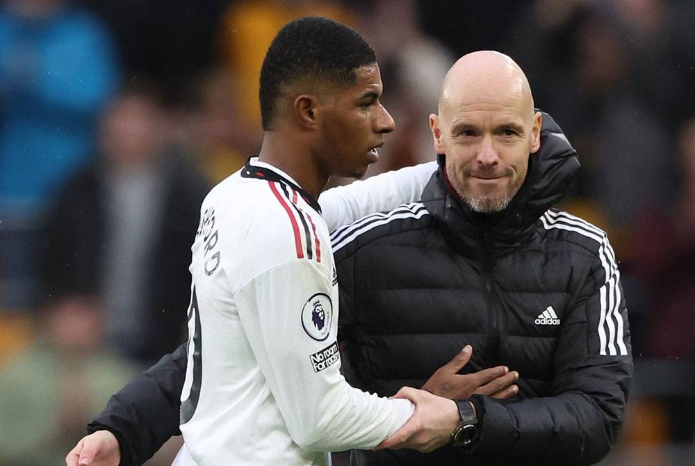 Ten Hag mengucapkan tahniah kepada Rashford, pencetak gol ketika menewaskan Wolves.