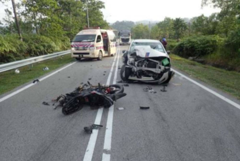 Dua lelaki Orang Asli maut setelah motosikal yang dinaiki bertembung dengan kereta dalam kemalangan di Kilometer 18 Jalan Rasa- Bukit Beruntung, pagi Ahad.