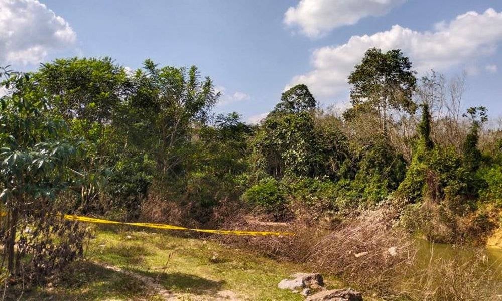 Lokasi penemuan mayat dengan empat kesan tembakan di tengkorak kepala di tebing Sungai Golok, Tanah Merah. - Foto ihsan PDRM