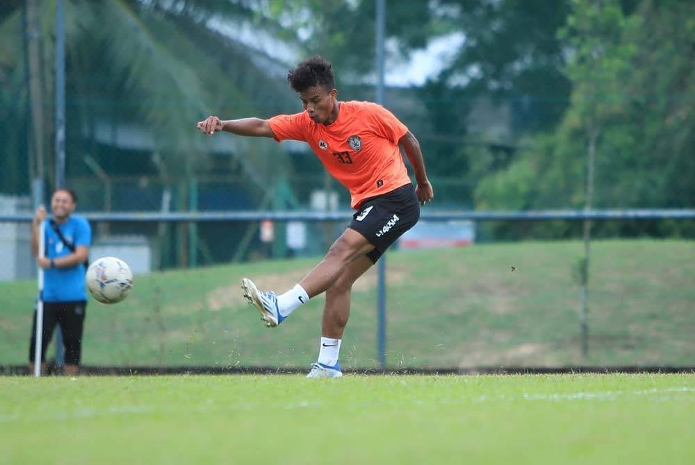 Lokman, orang asli pertama beraksi bersama Sri Pahang FC menjalani latihan bersama skuad tersebut. - Foto Bayu