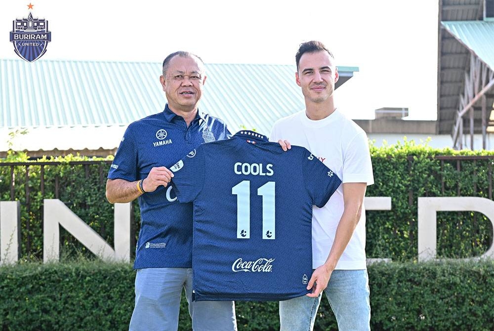 Cools (kanan) perkukuh cabaran Buriram United.