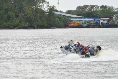 Pembelian bot jenis amfibia dibuat selepas kajian mendapati aset itu terbukti boleh membantu sekiranya banjir berlaku. - Foto Pahang Media