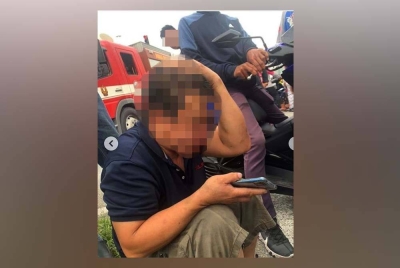 Seorang lelaki warga China dipukul beberapa individu selepas didakwa mengakibatkan kemalangan.