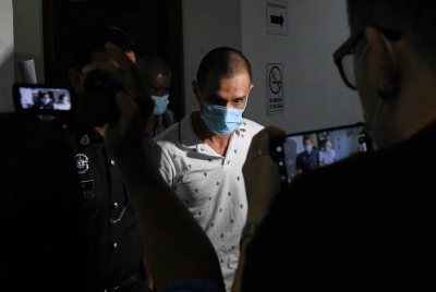 Tukang paip mengaku tidak bersalah di Mahkamah Sesyen pada Rabu atas satu pertuduhan cubaan membunuh dalam kejadian Disember lalu. - Foto Bernama