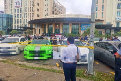 Seorang lelaki berusia 56 tahun ditemukan mati di kawasan parkir kereta di Kota Bharu pada Selasa.