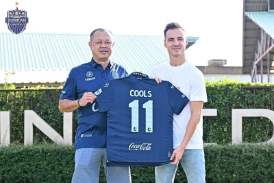 Cools (kanan) perkukuh cabaran Buriram United.