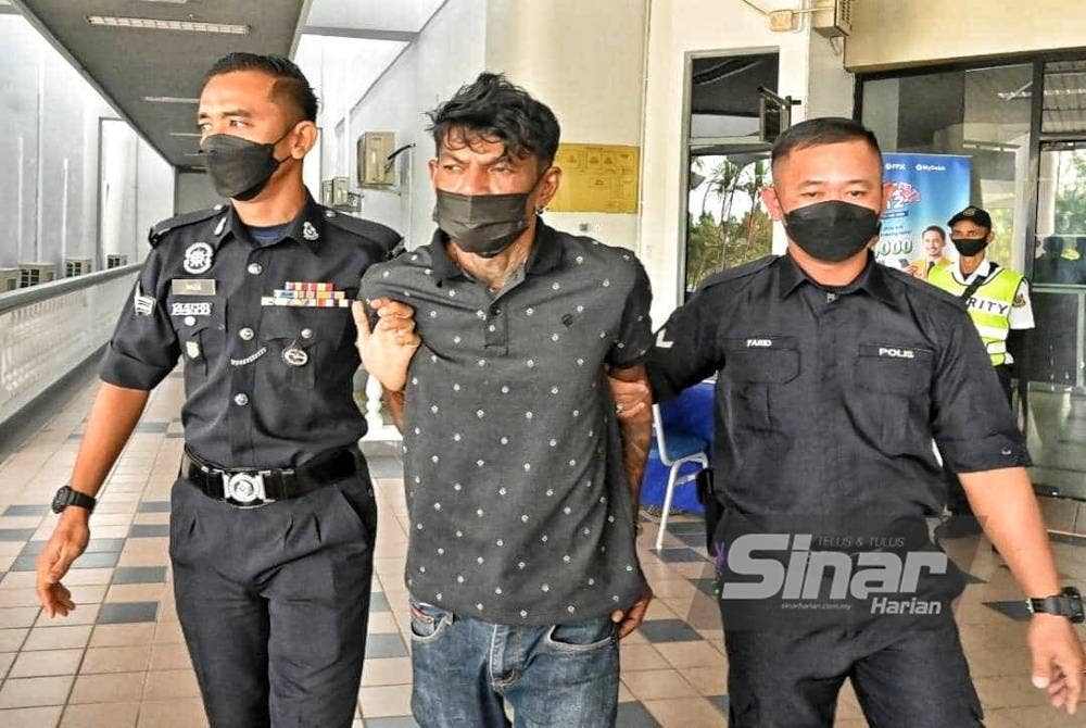 Jason Pereira (tengah) didakwa di Mahkamah Majistret atas dua pertuduhan mencederakan isteri dan merosakkan harta, pada Khamis.