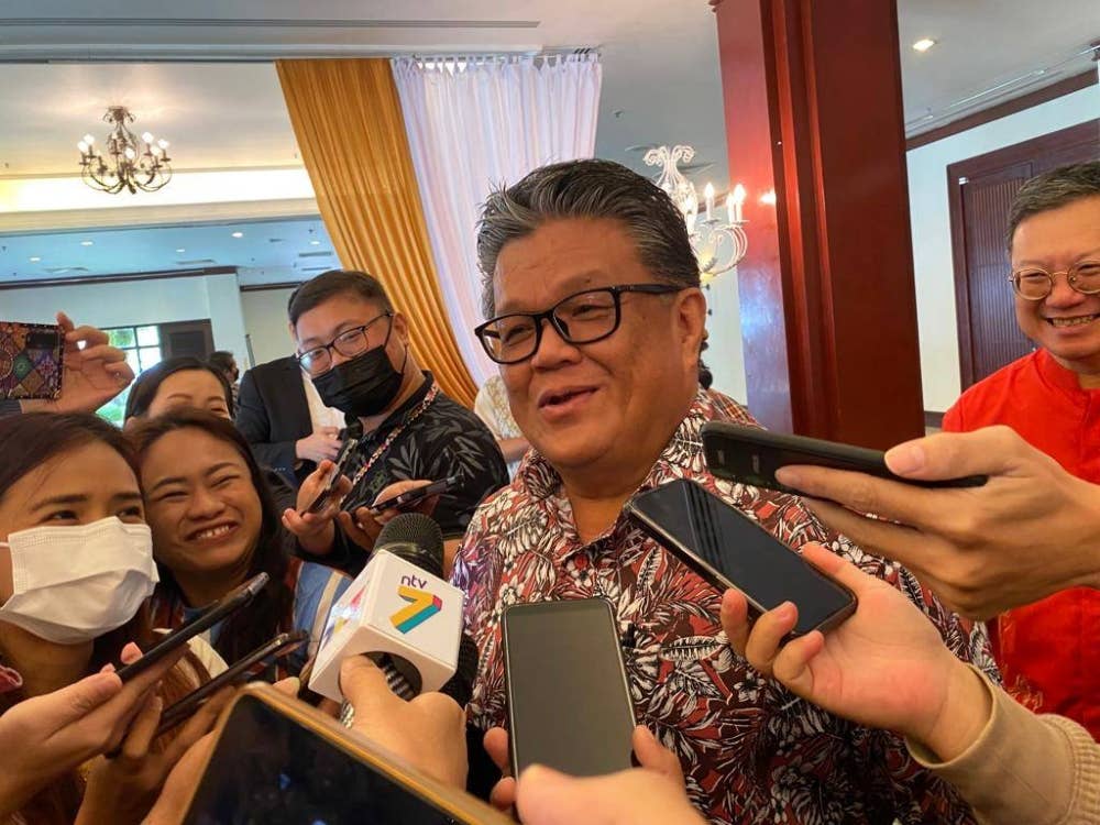 Ellron ketika ditemui pemberita selepas menghadiri majlis penyerahan kepala singa kepada masyarakat Tiong Hua Sabah, di Kota Kinabalu