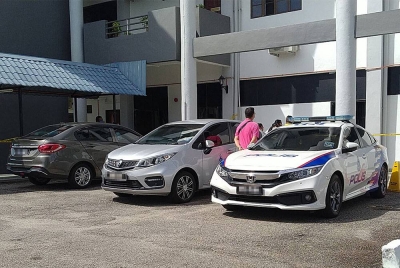 Pegawai polis berpangkat inspektor berdepan empat pertuduhan termasuk rogol dan amang seksual.