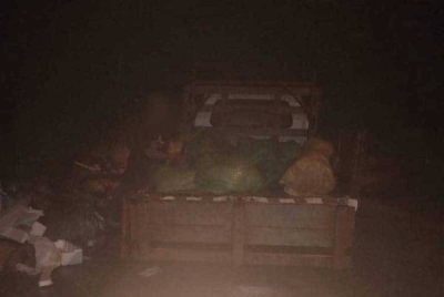 Perbuatan pekerja pusat penyembelihan ayam membuang sisa buangan di Pasar Taman Tas berjaya dirakam pada Rabu lalu.