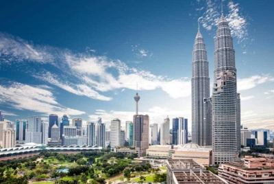 Tumpuan menarik pelabur asing penting bagi ekonomi Malaysia namun kerajaan perlu mengawal dasar modal agar tidak memihak kepada kelompok berkepentingan. - Foto 123RF