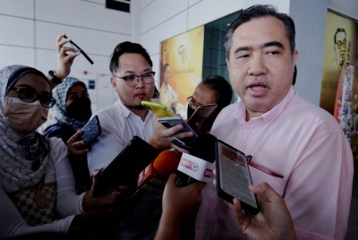 Anthony semasa sidang akhbar selepas hadir pada majlis Pertandingan Bakat Muda Negeri Sembilan di sebuah pasar raya, di sini pada Ahad.