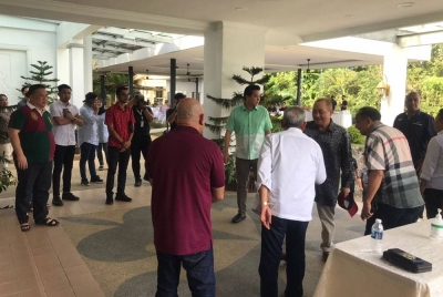 Hajiji bertemu sebahagian ADUN di kediaman rasminya di Sri Gaya Kota Kinabalu.