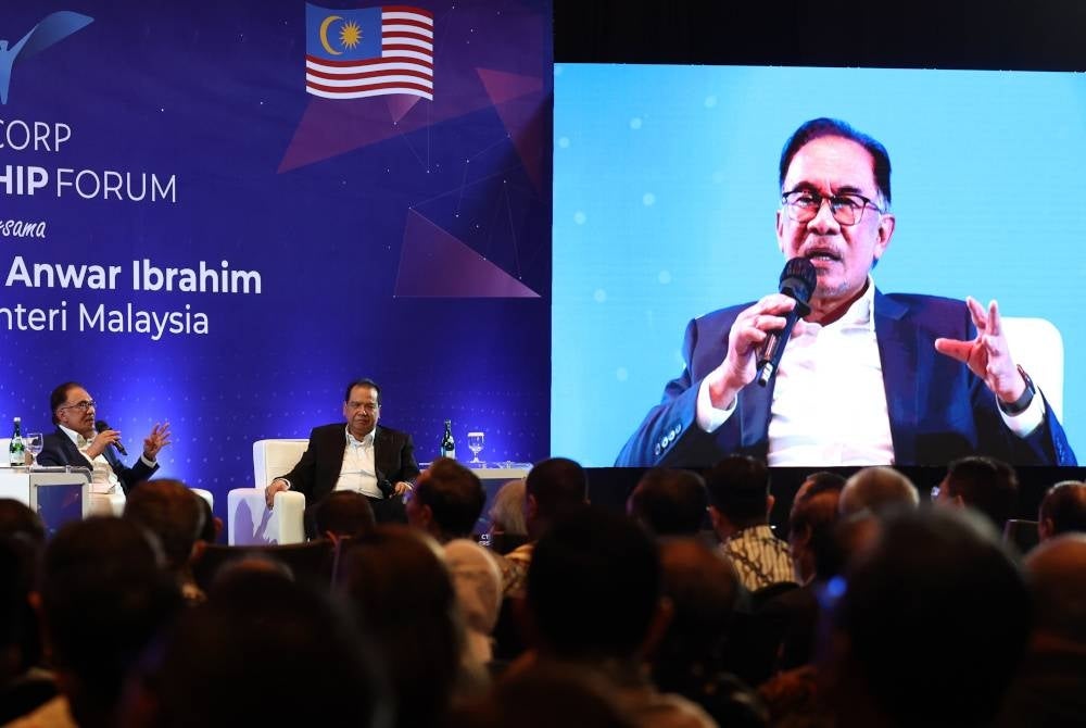Anwar pada Forum Kepimpinan CTCorp mengenai topik 'Hubungan Srategik Malaysia Indonesia: Cabaran dan Harapan' di sini pada Isnin. -Foto Bernama