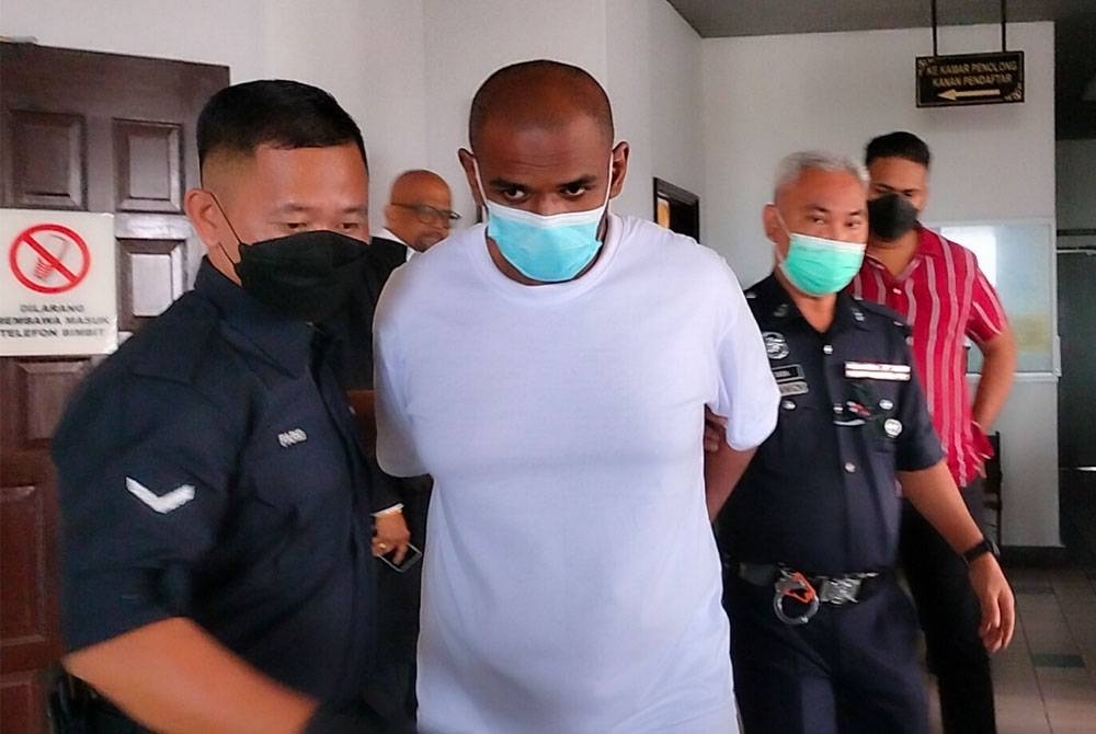 Mohd Salleh ketika keluar dari Mahkamah Tinggi di sini, pada Selasa.