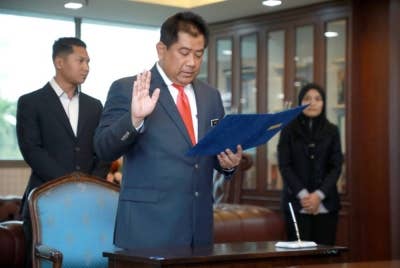 Cheremi mengangkat sumpah sebagai Timbalan Datuk Bandar Shah Alam yang baharu di Wisma MBSA pada Selasa.