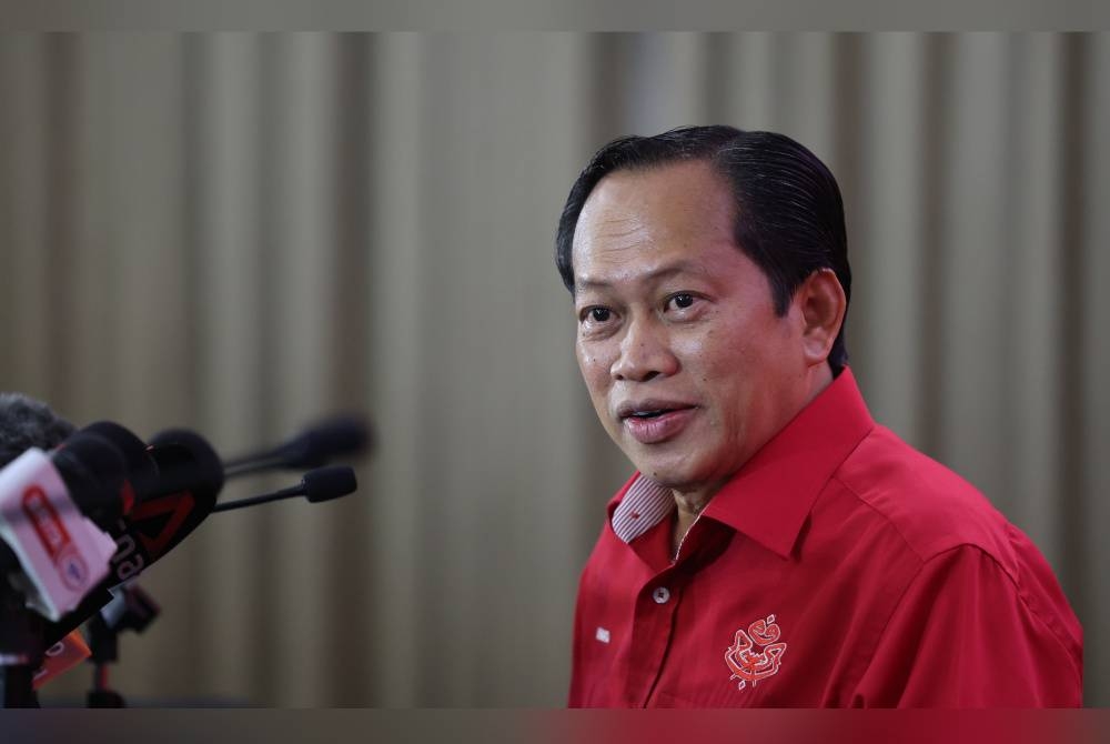 Ahmad Maslan ketika sidang akhbar selepas melancarkan Laman Media dan makan tengah hari bersama wakil-wakil media sempena Perhimpunan Agung UMNO 2022 di Pusat Dagangan Dunia Kuala Lumpur pada Rabu. - Foto Bernama