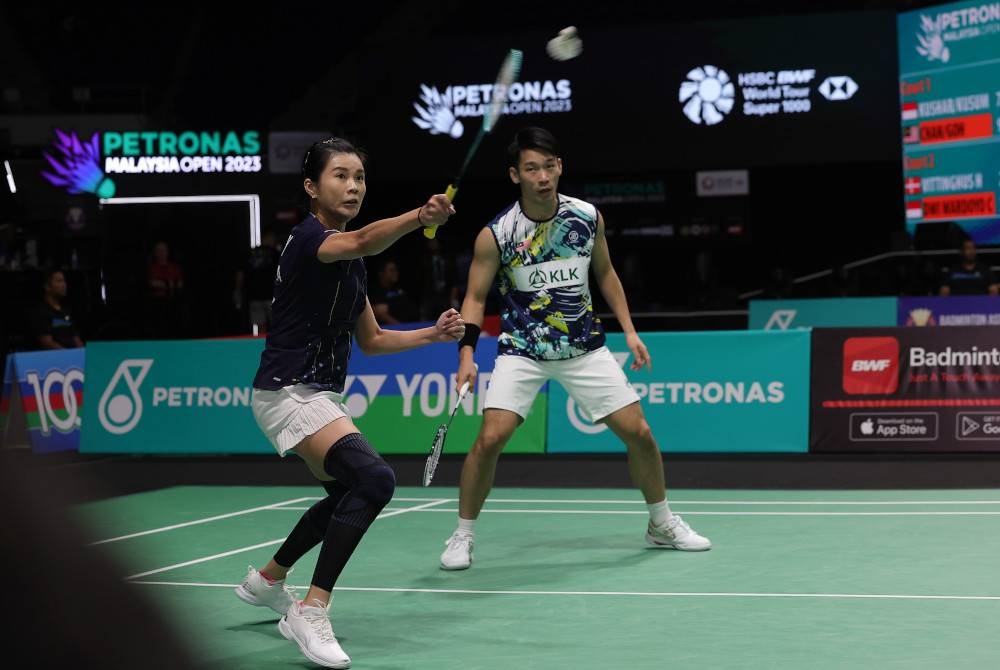 Liu Ying dan Peng Soon ketika beraksi pada pusingan pertama Terbuka Malaysia 2023 di Axiata Arena, Bukit Jalil pada Rabu. - Foto Bernama