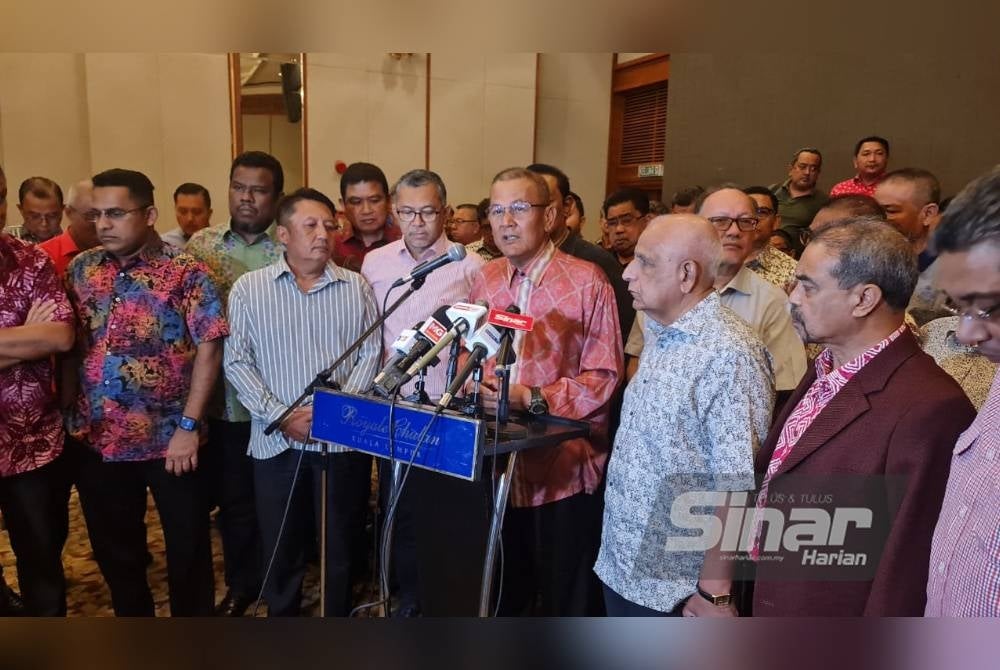 Mohd Shafie ketika sidang akhbar di Royal Chulan pada malam Rabu.