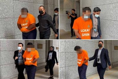 Empat individu direman enam hari kerana disyaki terlibat kes rasuah bagi mendapatkan projek-projek menerusi program khas kerajaan.