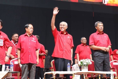 Ahmad Zahid Hamidi (tengah) semasa sesi Taklimat Presiden UMNO pada Rabu.