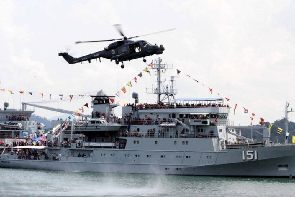 Hari terbuka oleh pasukan keselamatan patut disokong oleh semua masyarakat kerana ia menyemai semangat keperwiraan yang tinggi dan perasaan cinta kepada negara. - Foto Bernama