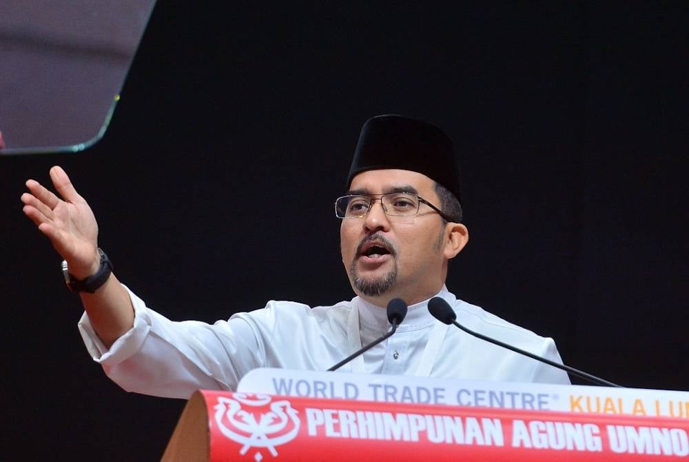 Asyraf Wajdi ketika menyampaikan ucapan dasar pada Perhimpunan Agung Pemuda UMNO 2022 di Pusat Dagangan Dunia Kuala Lumpur pada Khamis. - Foto Sinar Harian/ROSLI TALIB