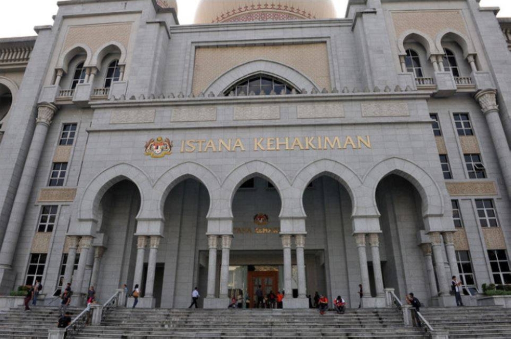 Hakim Mahkamah Rayuan membatalkan rayuan kerajaan negeri Johor, Pengarah Tanah dan Galian negeri Johor, pemaju serta rayuan balas oleh Orang Asli berkenaan. - Foto Bernama