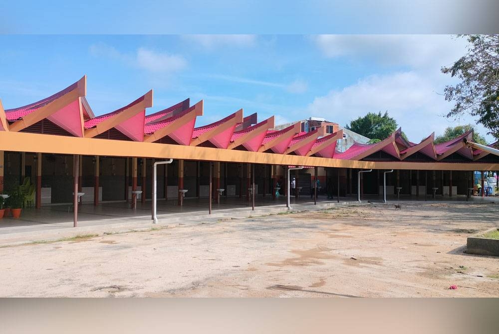 Gerai Astaka Beserah yang selesai dinaik taraf dengan kos lebih RM1 juta kekal dengan ciri uniknya berbentuk perahu.