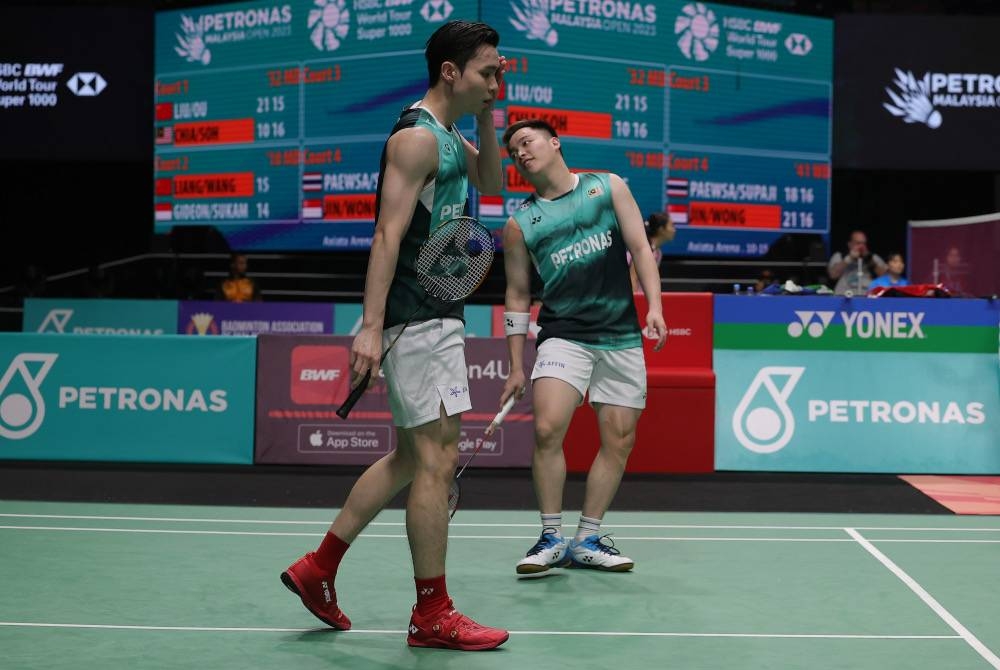 Reaksi Aaron dan Wooi Yik selepas tersingkir pada pusingan kedua Terbuka Malaysia 2023 di Axiata Arena, Bukit Jalil pada Khamis. - Foto Bernama
