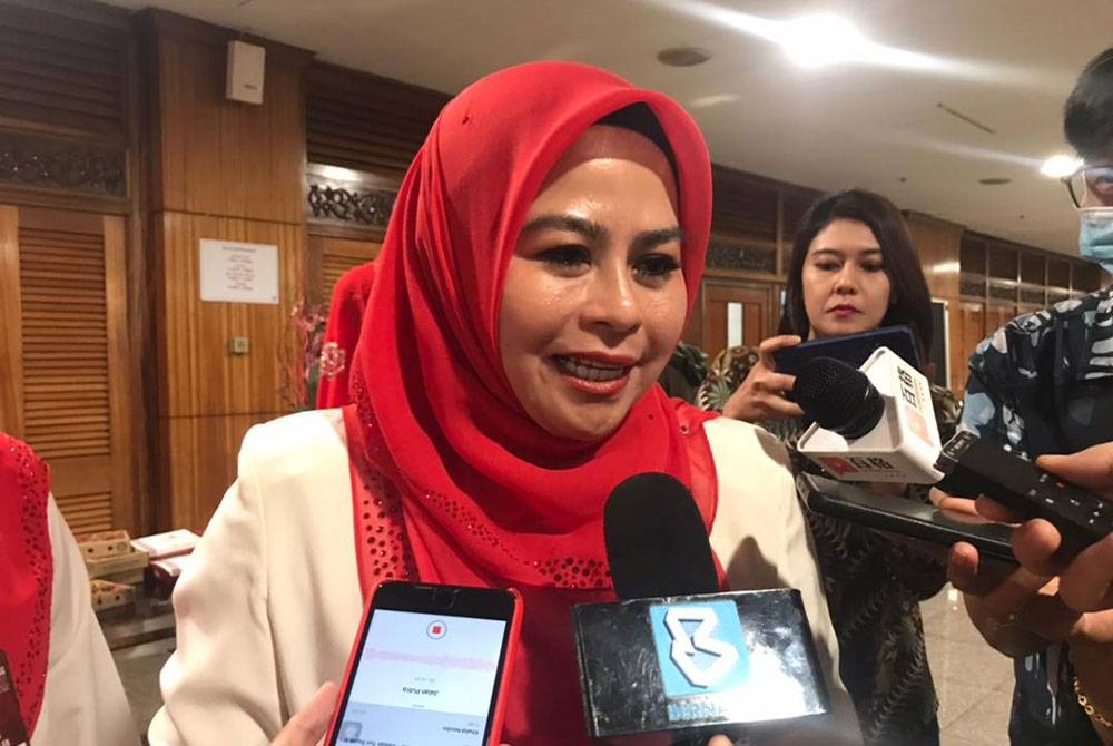 Noraini ketika ditemui pemberita selepas melakukan lawatan di Laman Media pada Perhimpunan Agung UMNO 2022 di Pusat Dagangan Dunia Kuala Lumpur di sini, pada Jumaat.