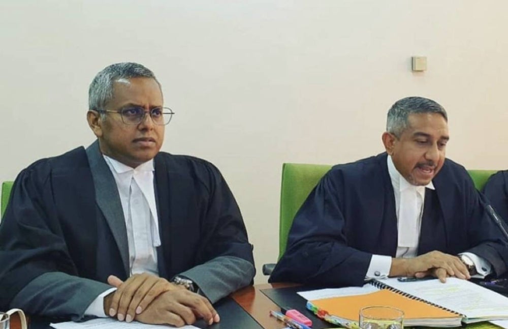 Abu Bakar (kiri) dan Mohd Hafariza antara barisan peguam yang terlibat dalam petisyen mencabar keputusan PRU15 bagi Parlimen Gua Musang. - Foto: Astro AWANI