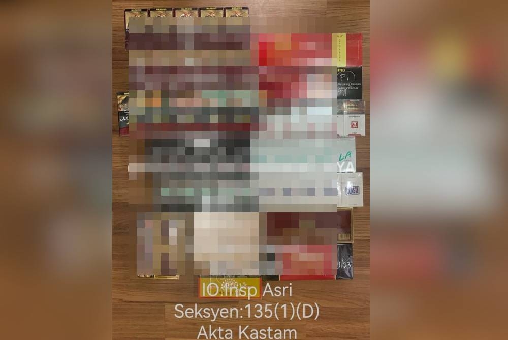 Antara rokok seludup yang berjaya dirampas dalam serbuan berkenaan. Foto PDRM