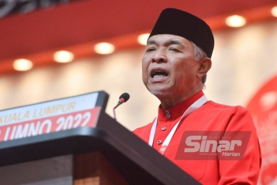 Ahmad Zahid ketika menyampaikan ucapan dasar Presiden pada Perhimpunan Agung UMNO 2022 di Pusat Dagangan Dunia Kuala Lumpur di sini, pada Jumaat. - FOTO SINAR HARIAN/ROSLI TALIB